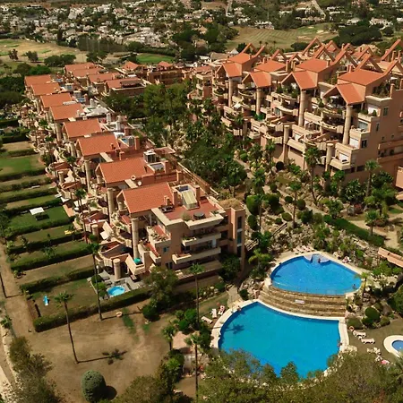 Apartment 4 Bedroom With Jacuzzi And Terrace With Panoramic Sea Views, In Nueva Andalucia,